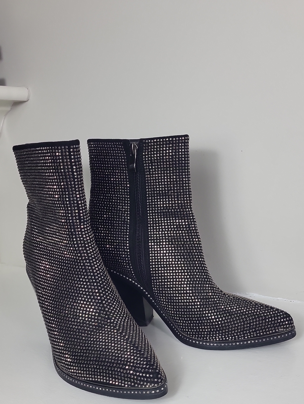 Azalea Wang Black Crystal-Embellished Pointed Ankle Boots. Size 7,5